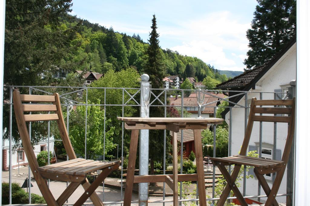 Gaestehaus Villa Lina Bad Herrenalb Exterior foto