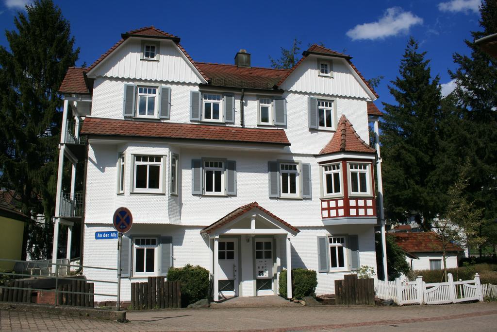 Gaestehaus Villa Lina Bad Herrenalb Exterior foto