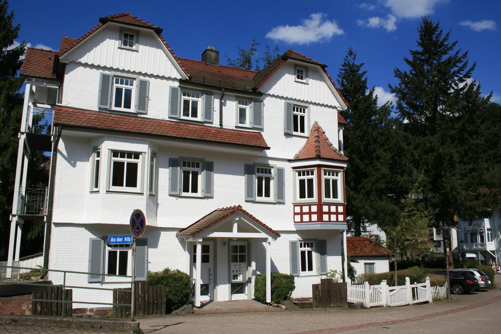Gaestehaus Villa Lina Bad Herrenalb Exterior foto